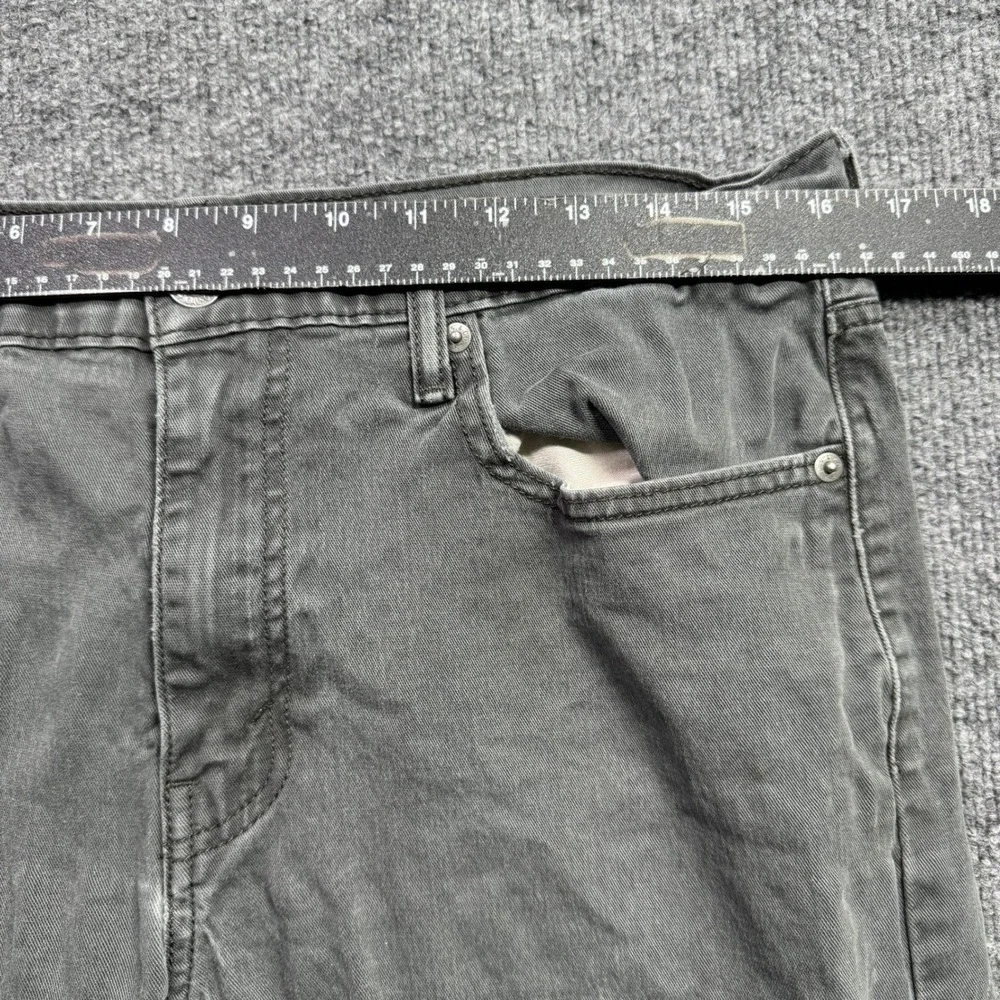 Levi Strauss 502 Taper Fit Mens 33x30 Gray‎ Distressed Workwear Denim Jeans